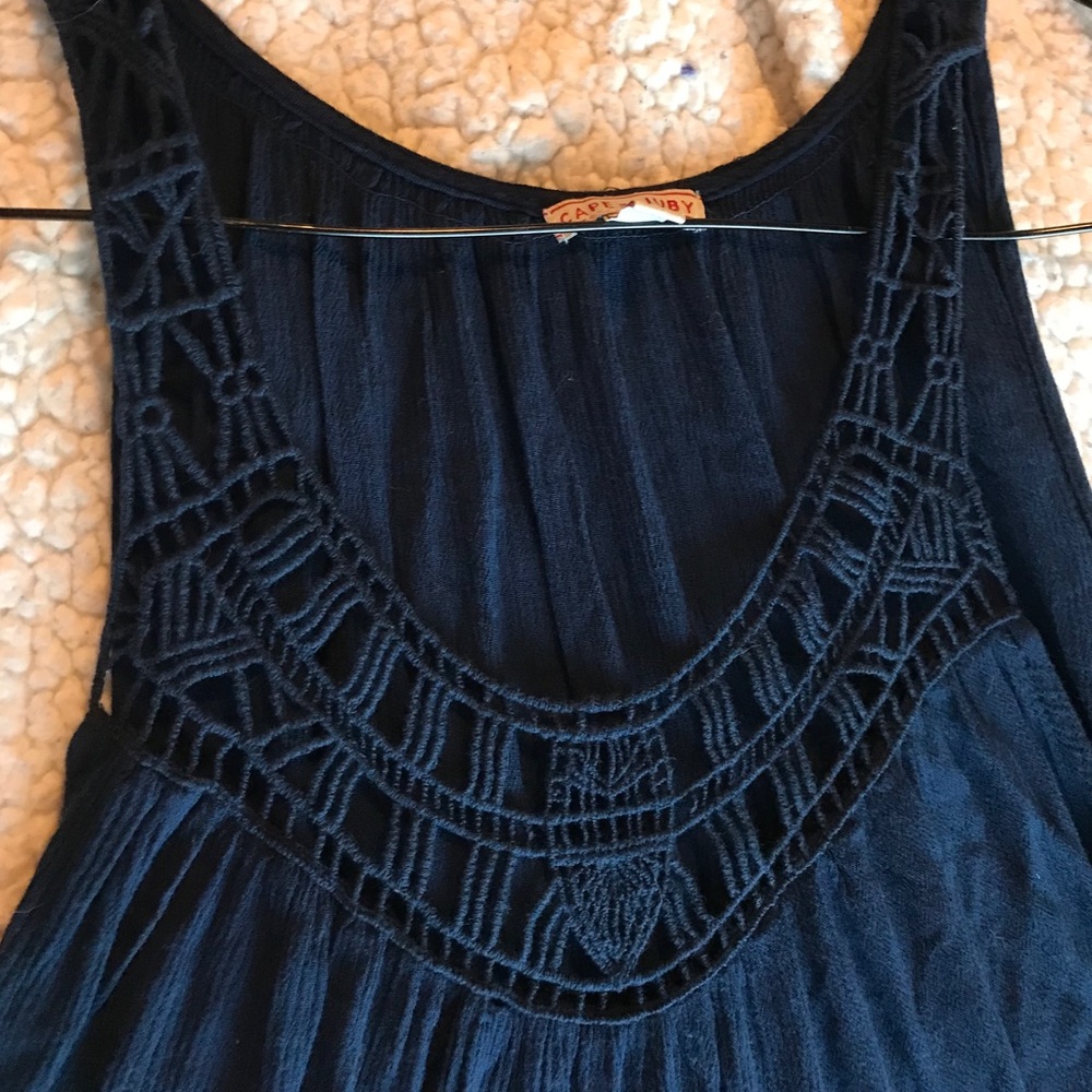 Flowy lace design tank top